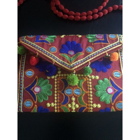 INDIAN-WOMEN-HANDMADE-EMBROIDERY-MIRROR-LADIES-PURSE-SLING-BAG-CROSS-BODY    - Picture 1 of 4